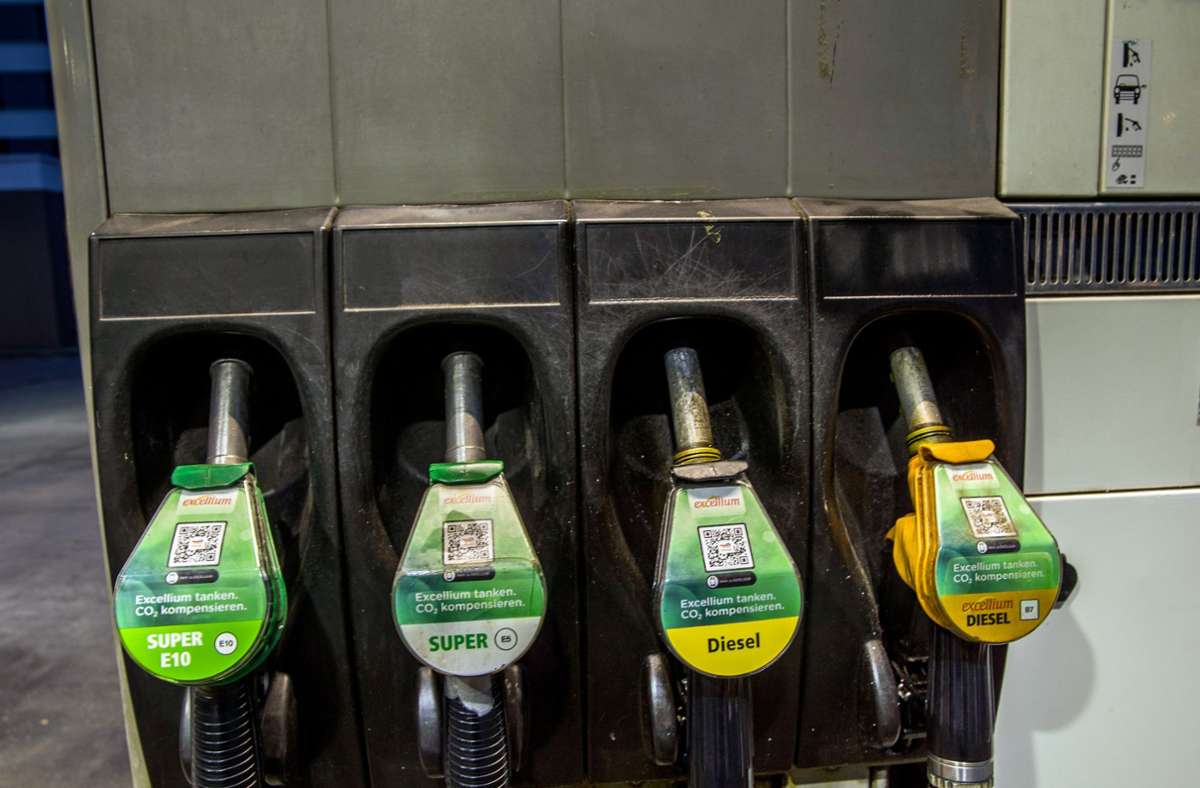 Benzinpreis klettert weiter: Wann ist Tanken am günstigsten?