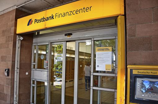 Eine Ära geht zu Ende: Das Postbank-Finanzcenter und damit auch die Postfiliale in Untertürkheim öffnet am 19. Juli letztmals. Foto: Mathias Kuhn