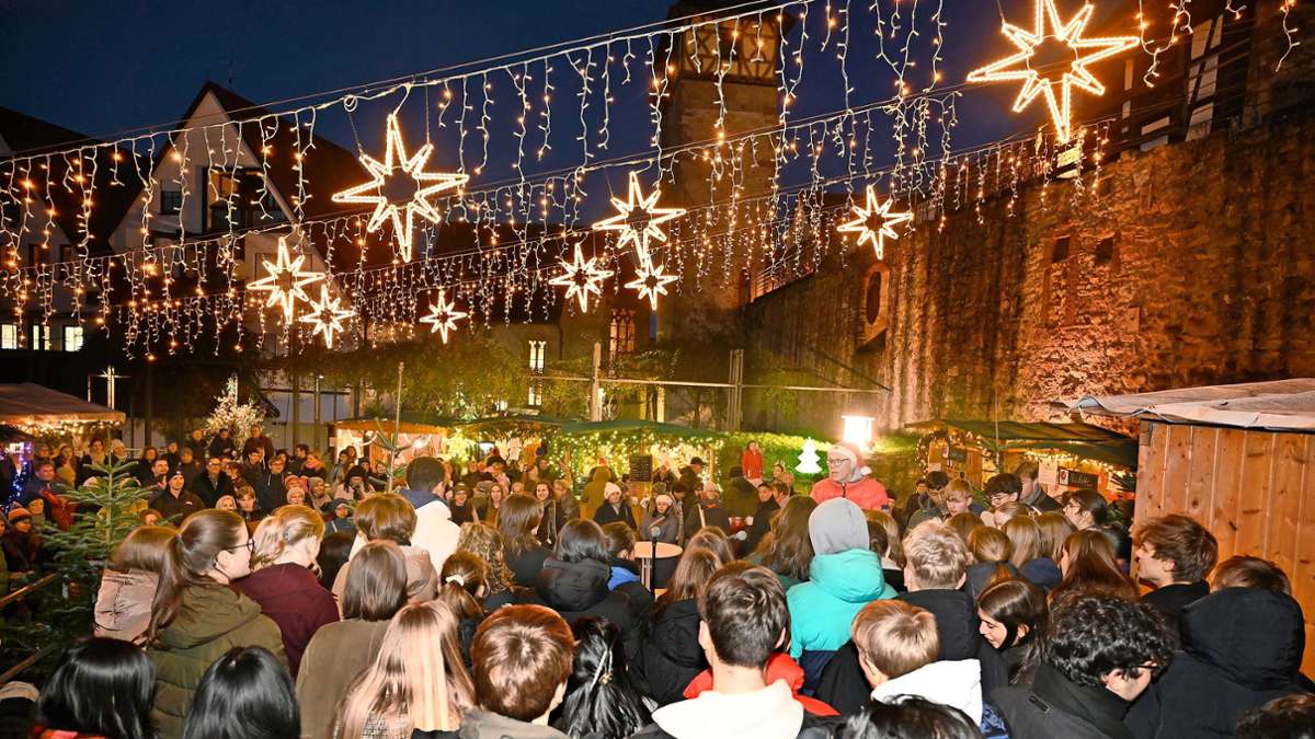 Marbacher Weihnachtsmarkt: Weihnachtsmarkt eröffnet unter Sternenhimmel