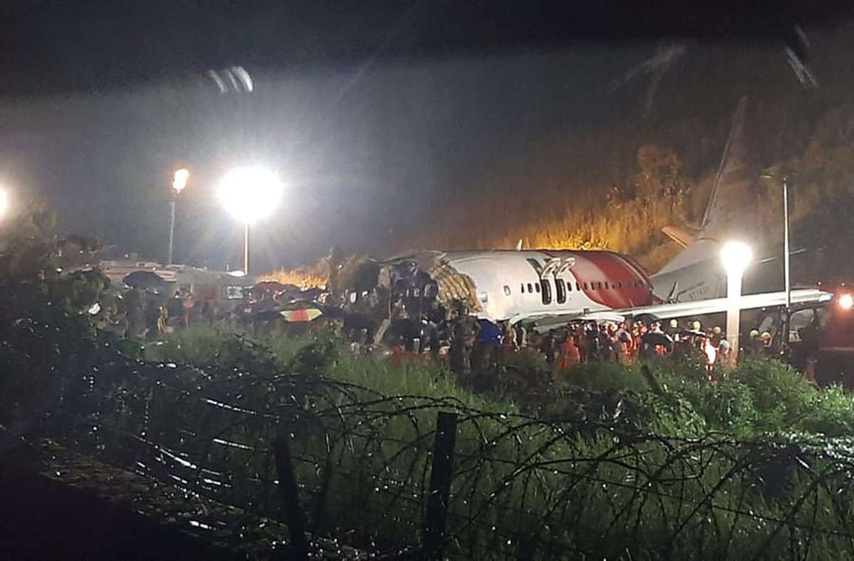 Bruchlandung in Indien: Passagiermaschine bei Landung verunglückt – mindestens 17 Tote