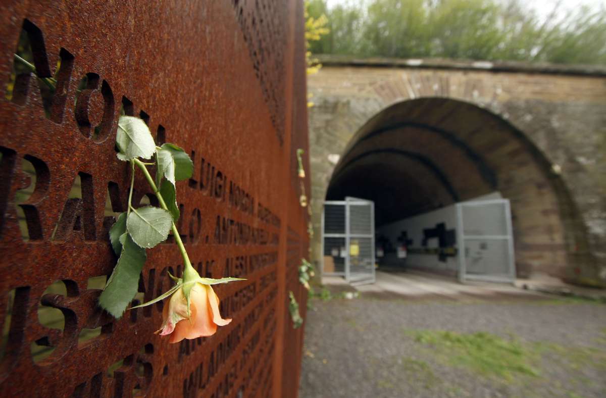 Noch keine Toilette am früheren KZ Leonberg: „Auf die Namen der Opfer wortwörtlich geschissen“