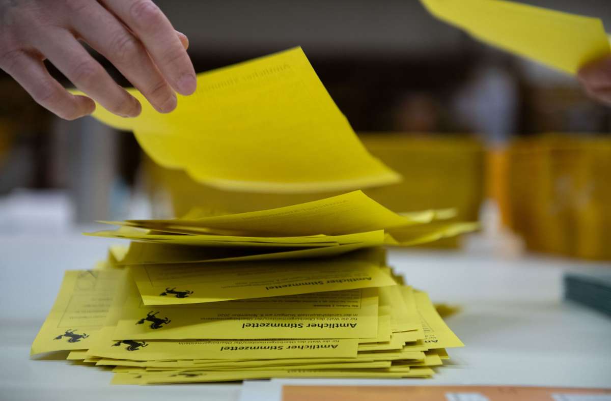 Laut dem vorläufigen Zwischenergebnis von 19.40 Uhr liegt Frank Nopper von der CDU deutlich vor seinen Mitbewerbern. Auf ihn fallen gut ein Drittel der bisher ausgezählten Stimmen.