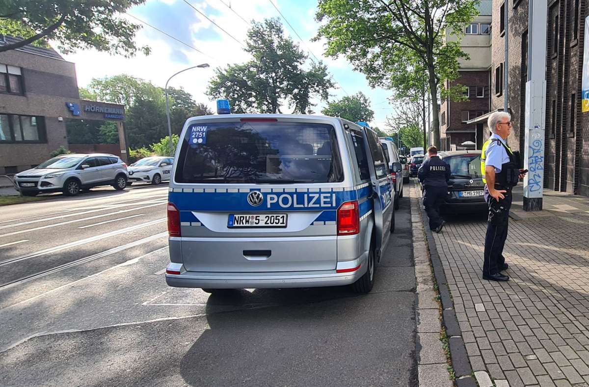 Die Polizei rückte am Donnerstagmorgen in Essen zu mehreren Einsätzen aus. Foto: dpa/Markus Gayk