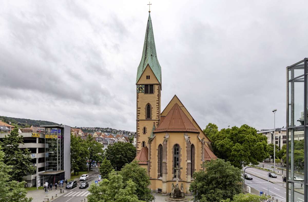 Leonhardskirche in Stuttgart: 61-Jähriger wird bedroht und ausgeraubt