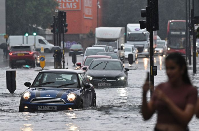 Unwetter in London: Heftiger Regen verursacht Verkehrschaos