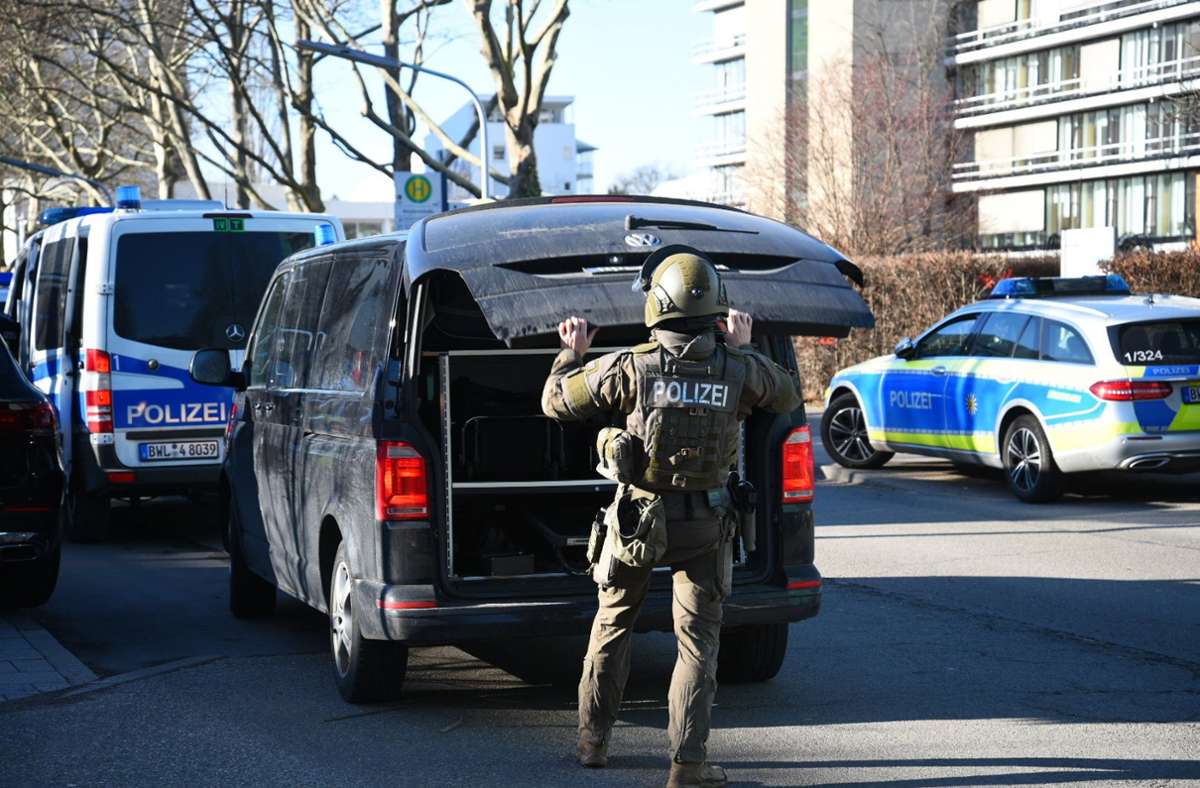 Die Polizei rückte am Montag zu einem Amoklauf in Heidelberg auf dem Unigelände aus. Foto: dpa/R.Priebe