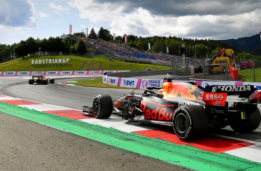 Beim Großen Preis von Österreich gilt Max Verstappen als der eindeutige Favorit, weil sein Red Bull dem Silberpfeil von Lewis Hamilton überlegen ist. Foto: imago/Mark Sutton
