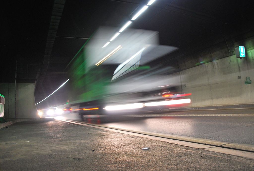 Heslacher Tunnel wird 25 Jahre alt und ist technisch auf dem neuesten Stand - 2012 wurden 30 Millionen Euro investiert: 70 Kameras überwachen täglich 50 000 Fahrzeuge