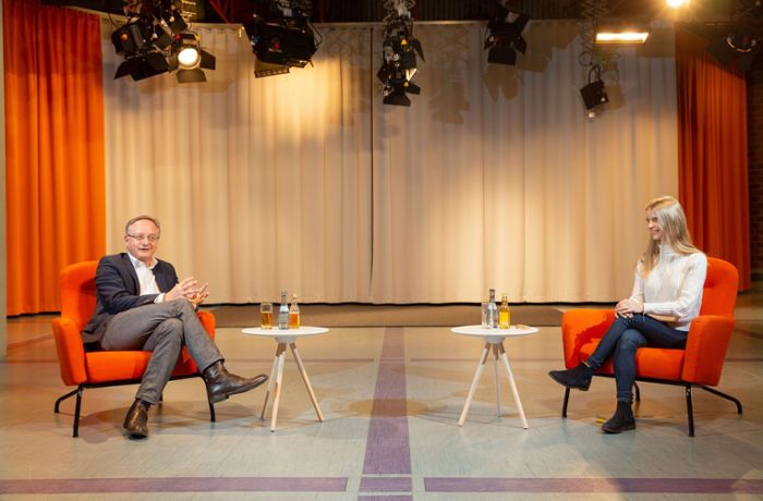 SPD-Mann Andreas Stoch diskutiert mit Abiturientin: Ist die SPD eine Öko-Partei?