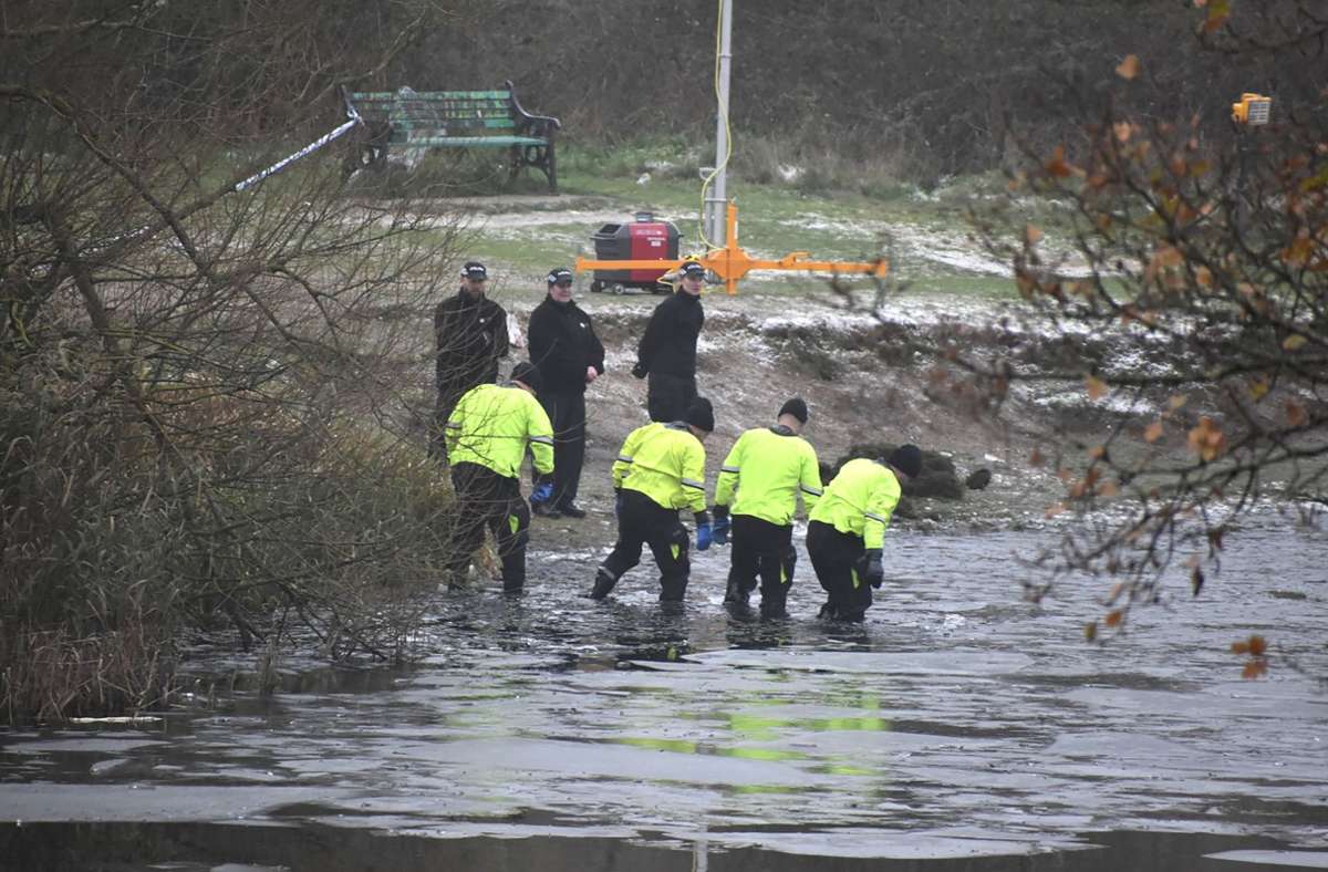 Unglück in Großbritannien: Drei Jungen nach Einbruch in gefrorenen See gestorben