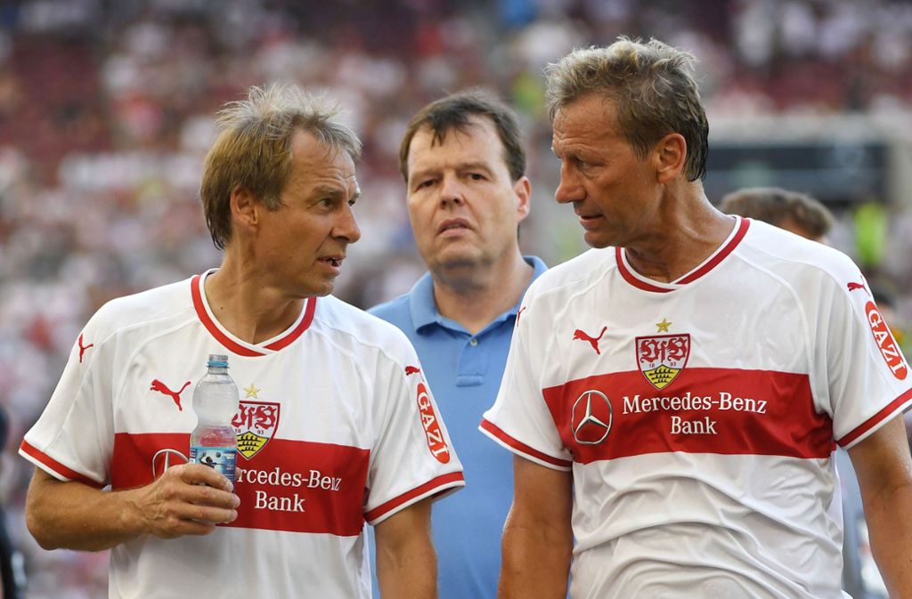 Gerne wäre Klinsmann im vergangenen Jahr beim VfB Stuttgart gelandet. Am Ende sagte er dem Verein ab, offenbar hatte er sich nicht wertgeschätzt genug gefühlt. Heute dürften viele beim VfB und im Umfeld tief durchatmen, dass der „Kelch Klinsmann“ an ihnen vorbei gegangen ist.