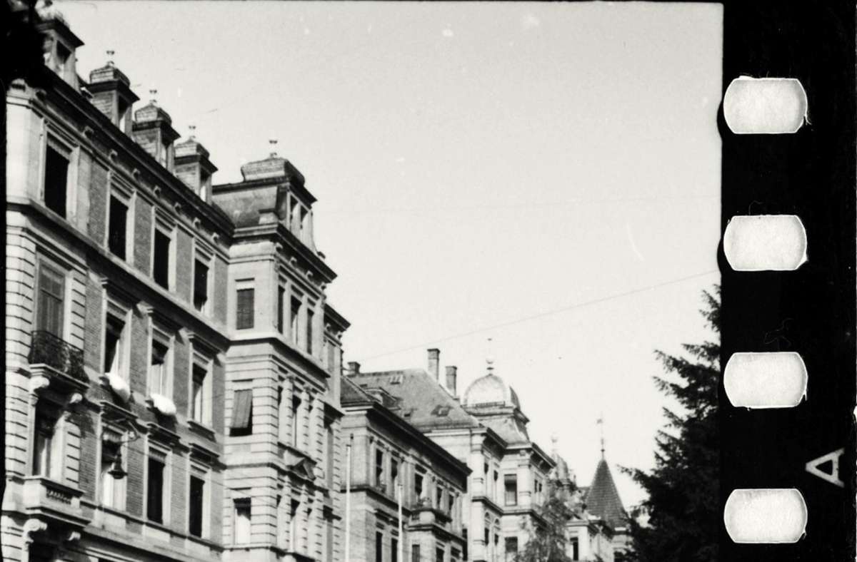 Im Erdgeschoss des dritten Hauses von links lag der Judenladen, das einzige Geschäft für Juden in ganz Stuttgart.