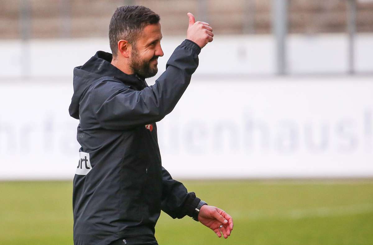 Mustafa Ünal: Daumen hoch für eine Zukunft bei den Stuttgarter Kickers. Foto: Baumann/Julia Rahn