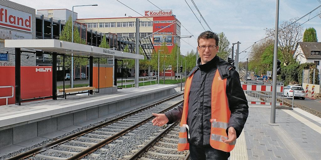 MüHLHAUSEN:  Doppelbetrieb von U 14 und U 12 ab 9. Dezember - Derzeit noch restliche Arbeiten an der Haltestelle Mühlhausen: Kehrgleis für neue Endhaltestelle ist gebaut