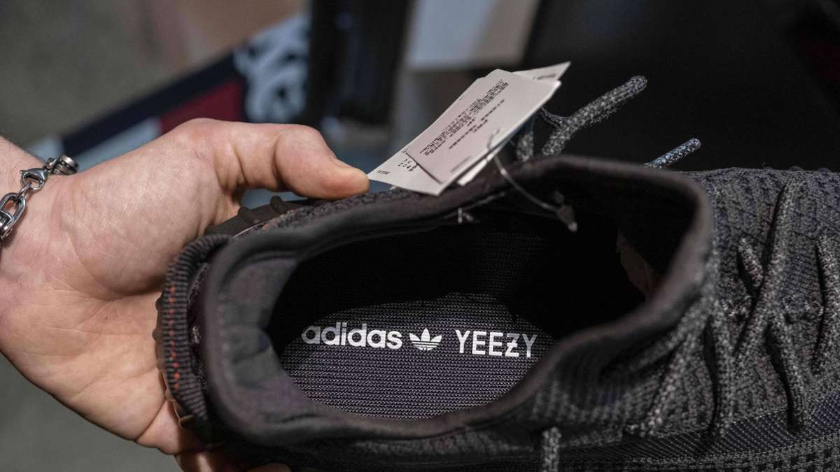 Sportartikel von Kanye West: Adidas stellt Abverkauf von Yeezy-Restbeständen vorerst ein