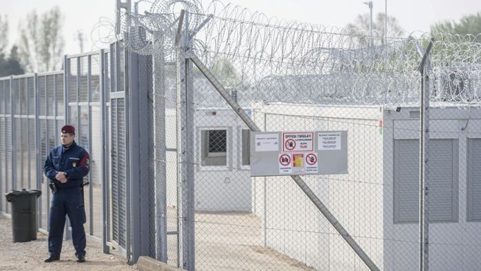 Ungarns Transitlager für Asylbewerber gleicht Haft