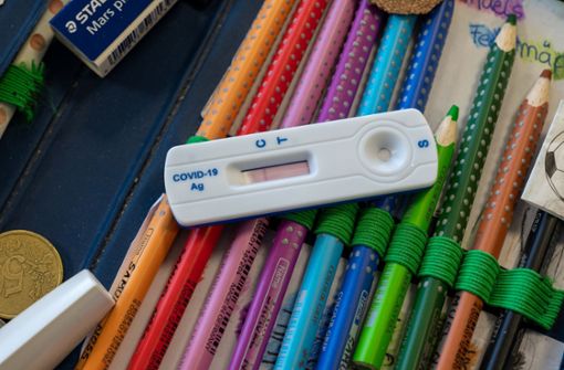 Ungeimpfte Kinder und Jugendliche müssen bis Weihnachten dreimal die Woche einen Corona-Schnelltest machen. Bei PCR-Tests reichen zwei pro Woche (Symbolbild). Foto: dpa/Peter Kneffel