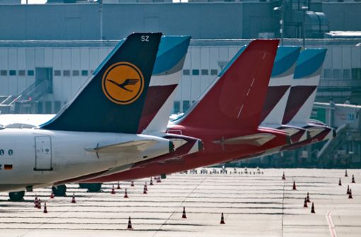 Viele Fluggesellschaften halten ihre Kunden hin. Das gehe nicht, meinen die Grünen. Foto: dpa/Federico Gambarini