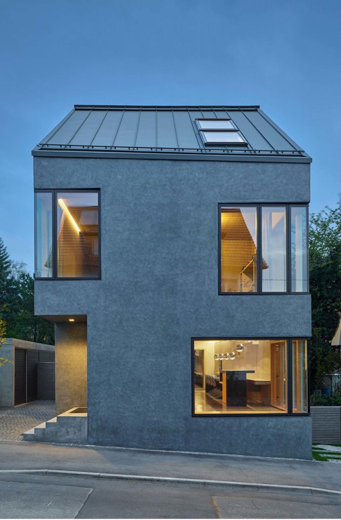 Gerade einmal 270 Quadratmeter misst das Grundstück am Stuttgarter Haigst, das dem Architektenpaar Johanna Maibach-Zoll und Tom-Philipp Zoll zur Verfügung stand. Hier die Vorderansicht des Hauses mit den markanten Eckfenstern.