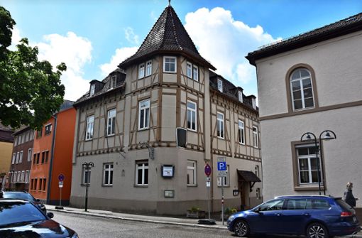 Das Gebäude der Gaststätte Lamm bildet mit dem benachbarten Alten Rathaus und der Kelter, den Mittelpunkt des historischen Ortskerns. Es soll saniert und zu einem Bürgertreff weiterentwickelt werden. Foto:  