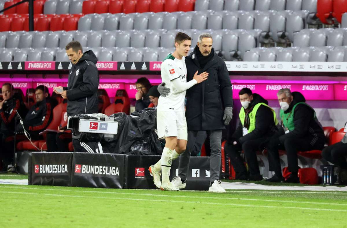 Vor Spiel beim VfB Stuttgart: Gladbachs Neuhaus: „Trainer nimmt schwierige Situation an“