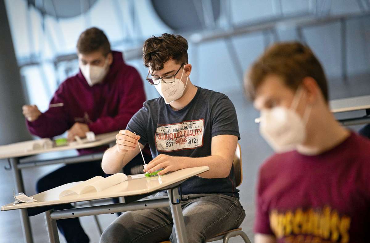 Corona-Schnelltests an Stuttgarter Schulen: Unvollständige Testkits verärgern Schulen
