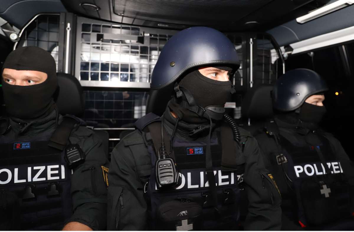Spezialeineinheit der Polizei: Beschimpfungen, Razzien und Festnahmen – so hart ist der Alltag der BFE