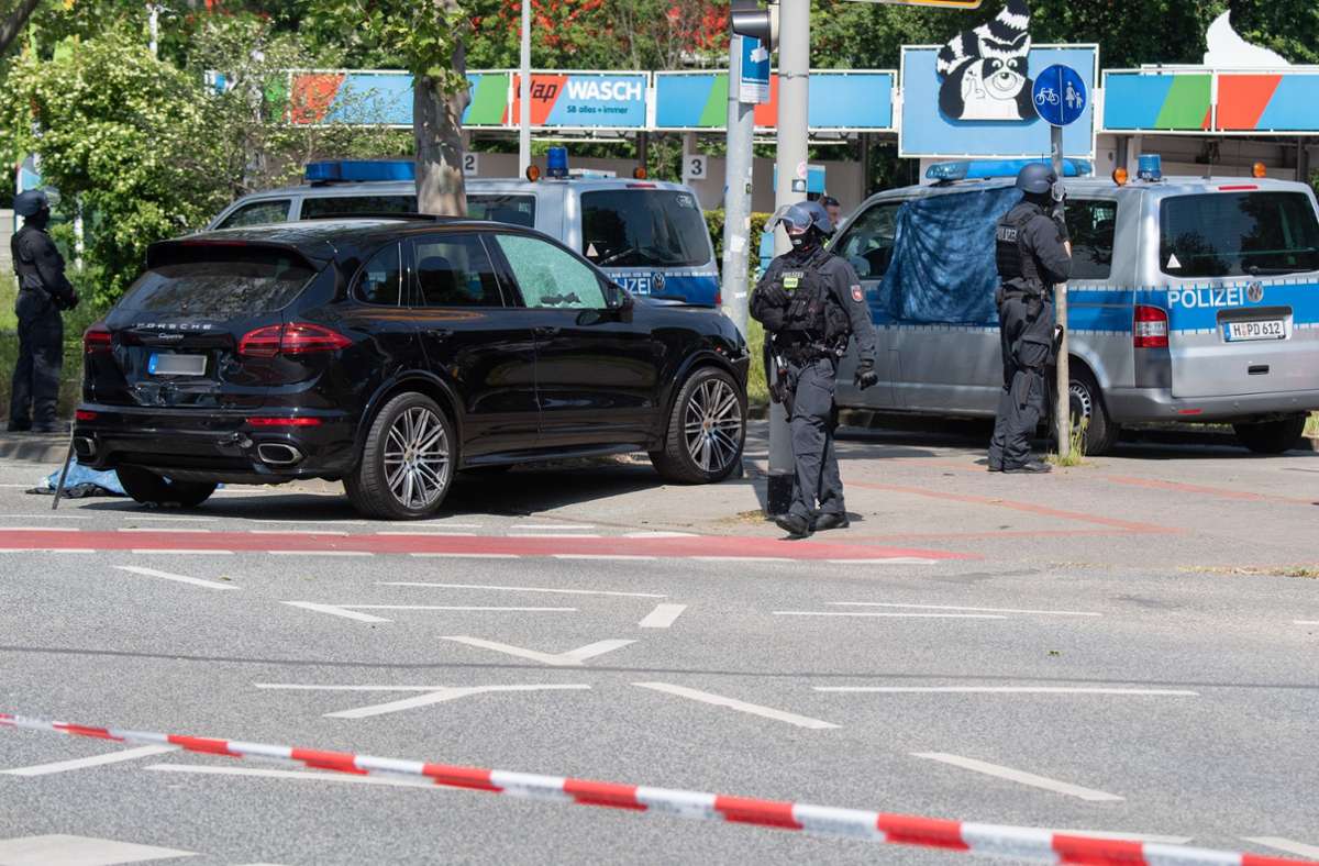 Hannover: Schüsse aus fahrendem Auto - Mann stirbt