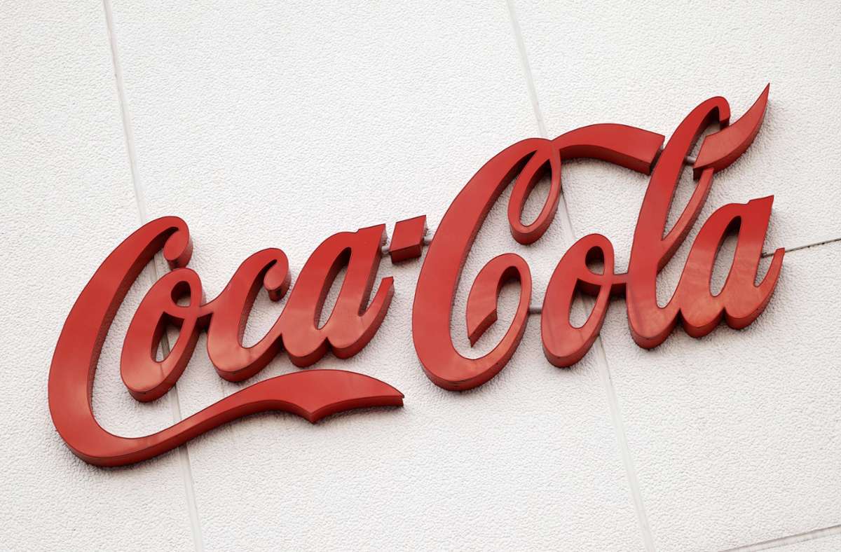 Coca-Cola: Künftig werden  Einwegflaschen mit befestigten Deckeln verkauft