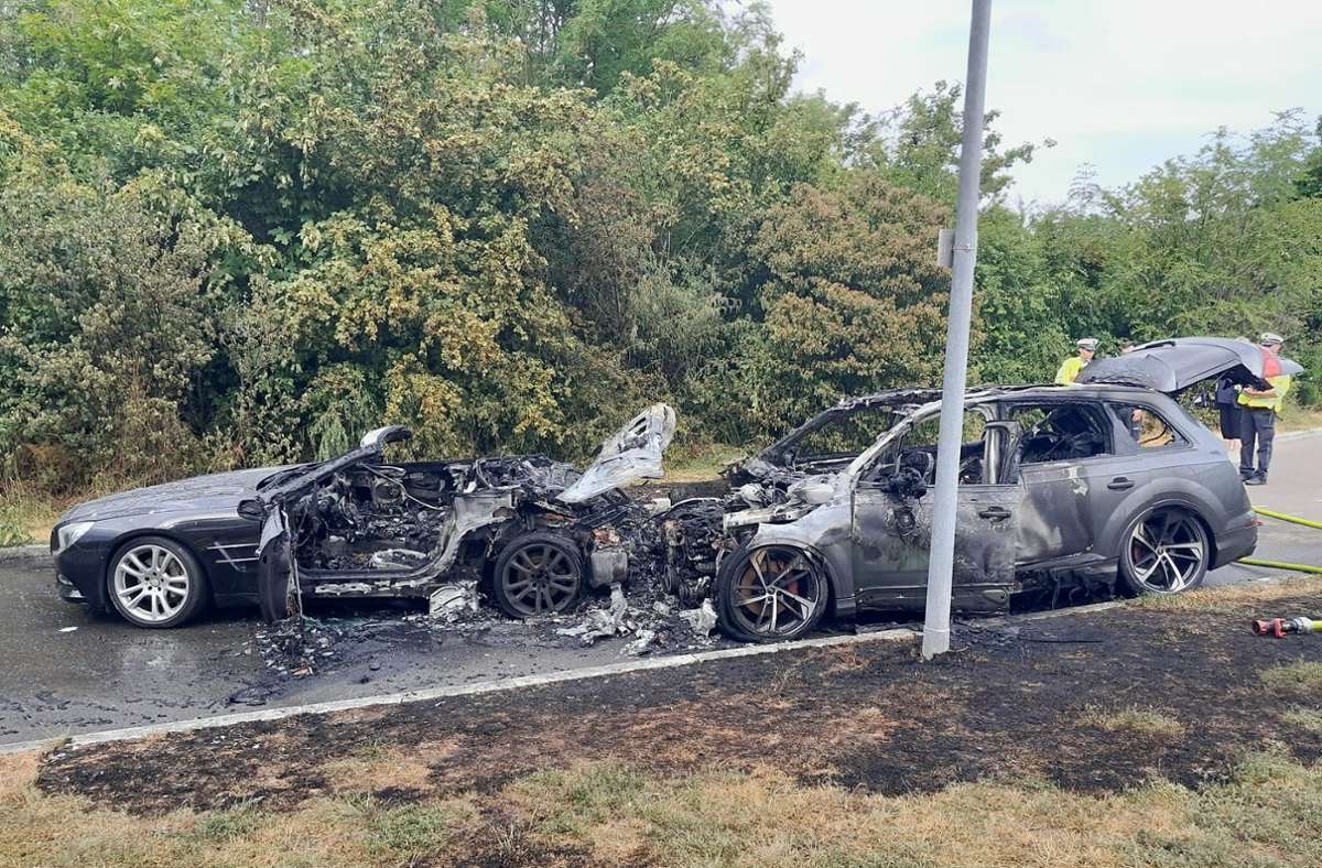 Schwerer Unfall in Leonberg: Teure Autos gehen in Flammen auf
