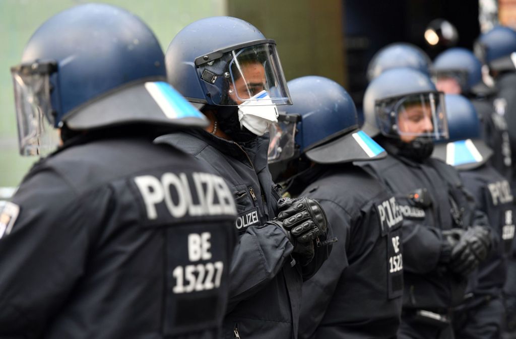 Demonstration  in Berlin: Polizist soll Journalistin geschlagen haben