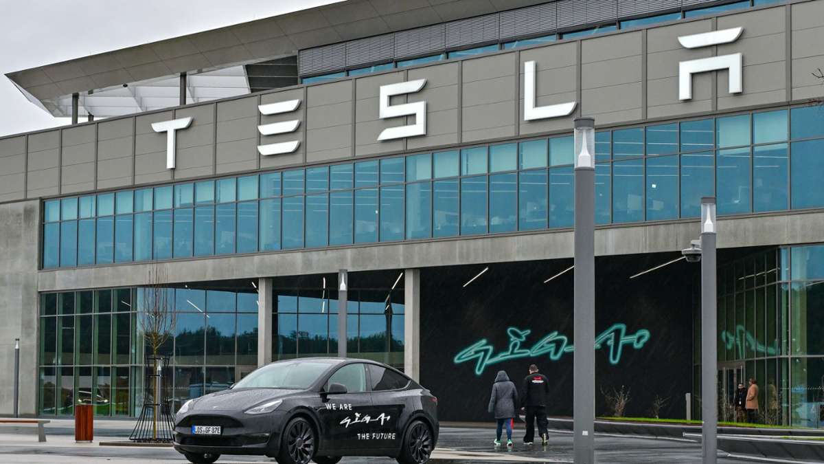 Wegen Lage im Roten Meer: Tesla muss Produktion in Grünheide stoppen