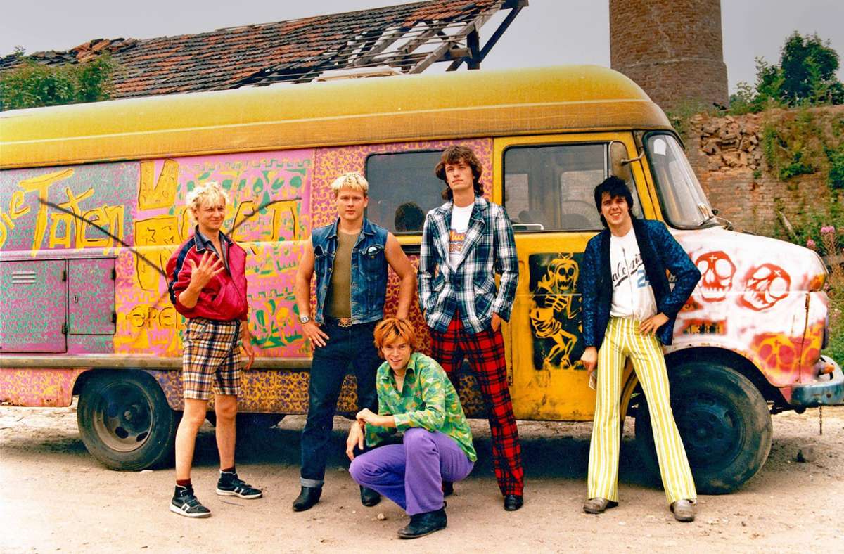 Im  gelben Tourbus reisten die Toten Hosen 1982 heimlich nach Ostberlin.