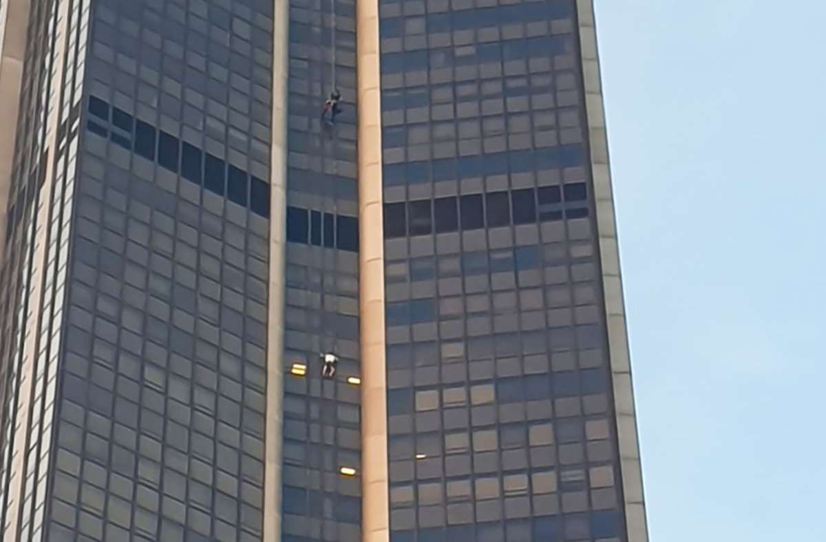 Spektakuläre Kletter-Aktion: Der „polnische Spiderman“ sorgt für Aufregung in Paris