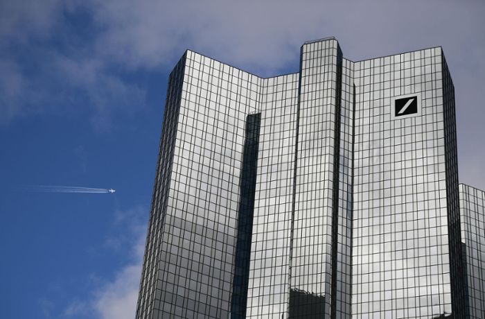 Quartalsbericht: Deutsche Bank mäßigt Sparkurs