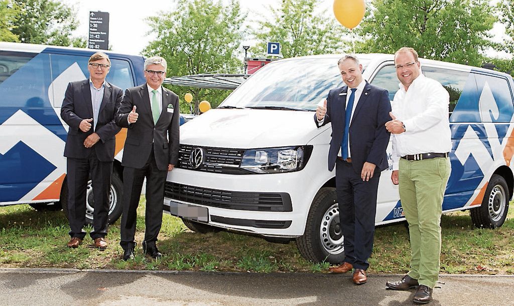 STUTTGART:  Volksbank fördert die Mobilität von Sozial- und Pflegediensten: Neun Fahrzeuge übergeben