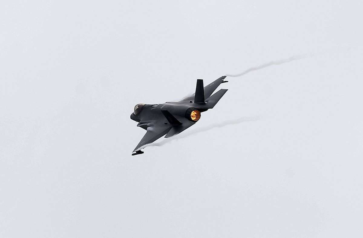 Vorfall bei Routineflug: Britischer F-35-Kampfjet stürzt über Mittelmeer ab