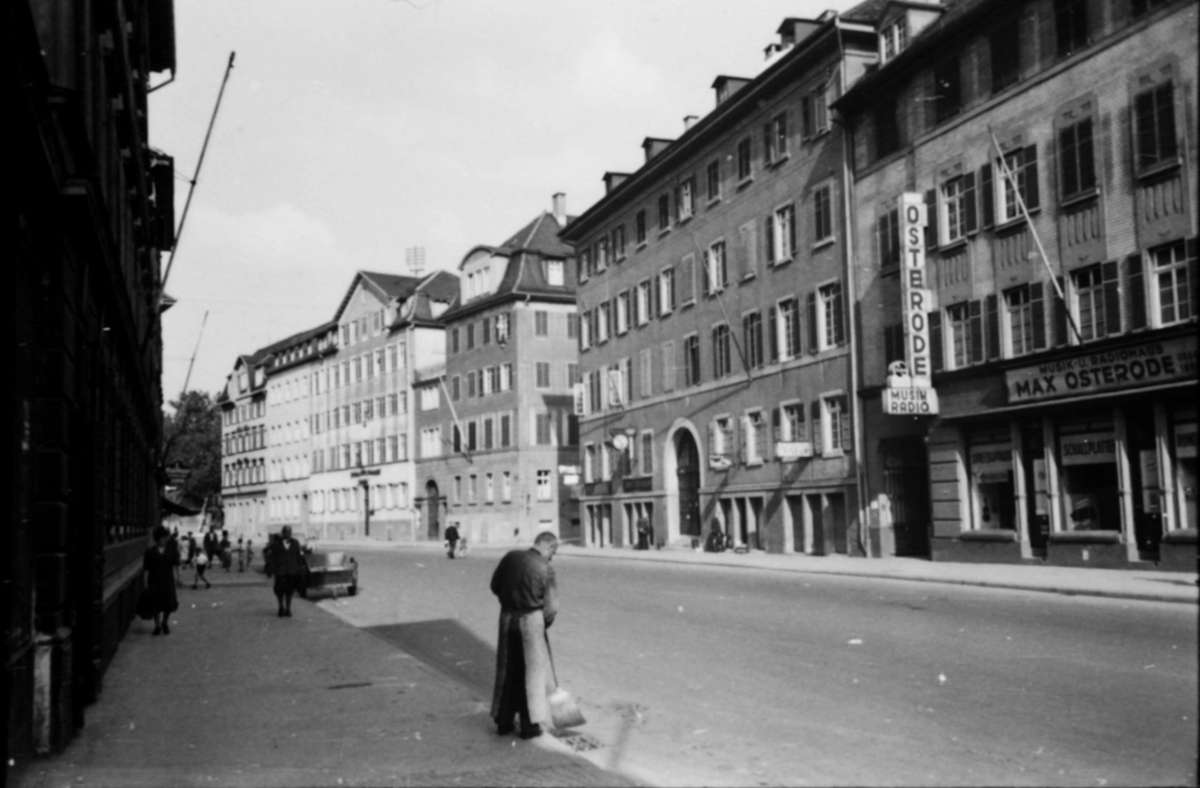 Kehrwoche 1942, hier eine Szene aus der Hauptstätter Straße. Weitere Eindrücke zum Thema Müllentsorgung in dieser Zeit zeigt die Fotostrecke.