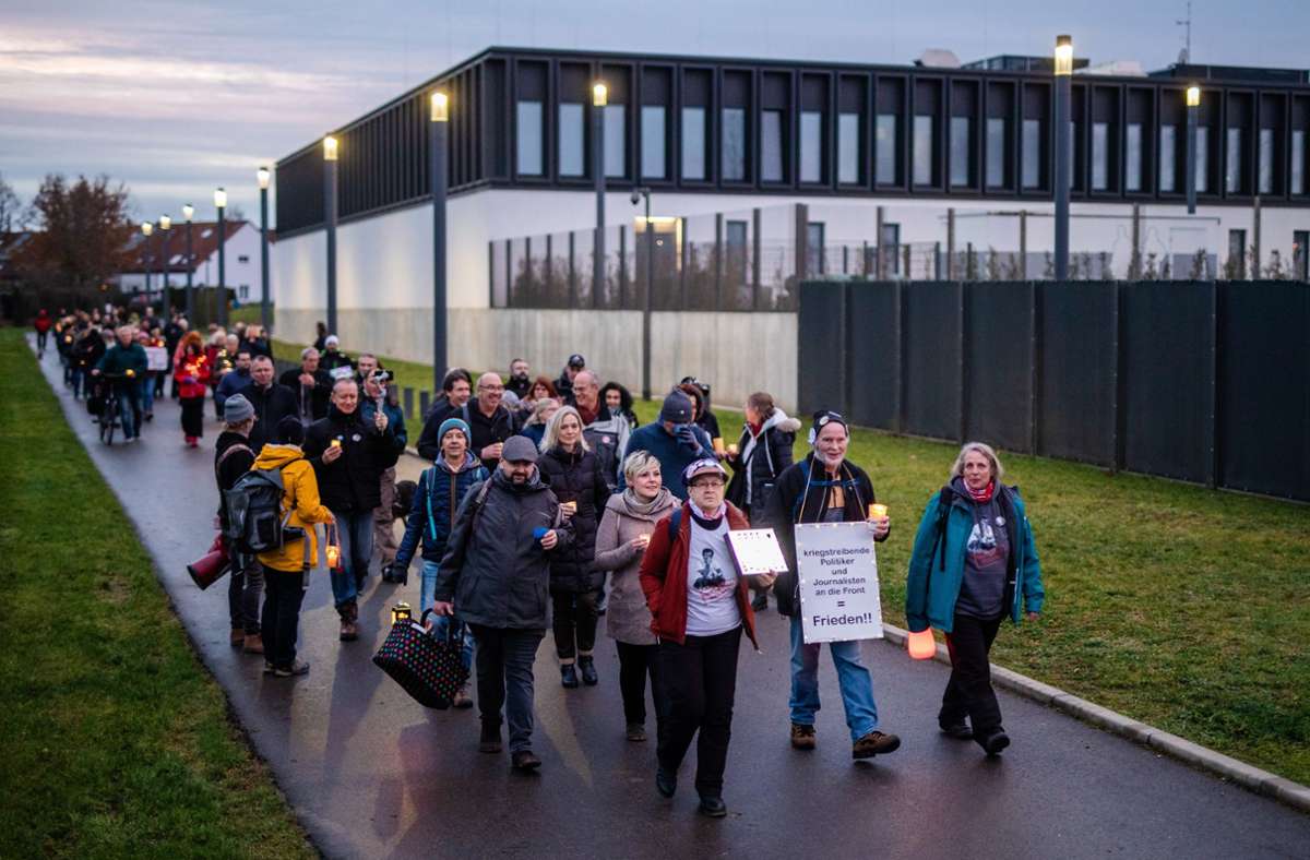 „Querdenken“-Initiator in Stuttgart inhaftiert: Anwälte drängen auf Freilassung von Michael Ballweg