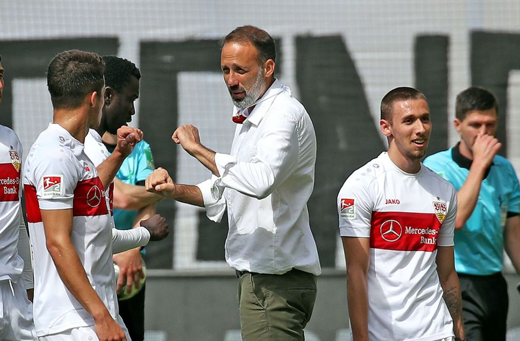 Freude bei Pellegrino Matarazzo und den Spielern des VfB Stuttgart.