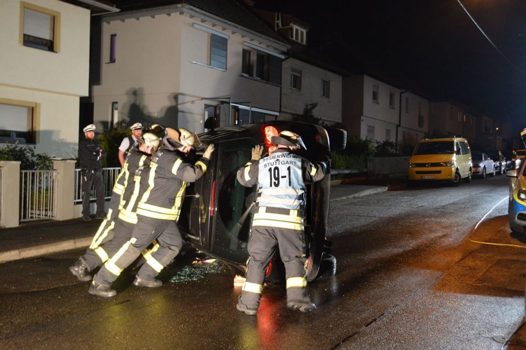 10.06.2019: In der Elbstraße in Münster verlor ein Autofahrer die Kontrolle über seinen Wagen und sein Fahrzeug landete auf der Seite.