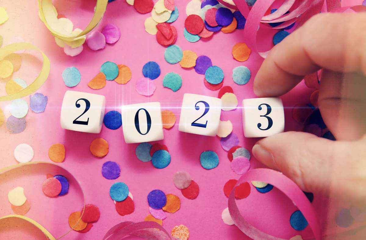 Das neue Jahr 2023 wird überall mit Fantasie und Farbe begrüßt.