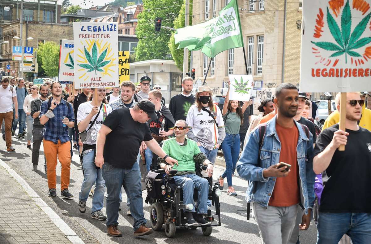 Demo in Stuttgart: Aktivisten fordern schnelle Legalisierung von Cannabis