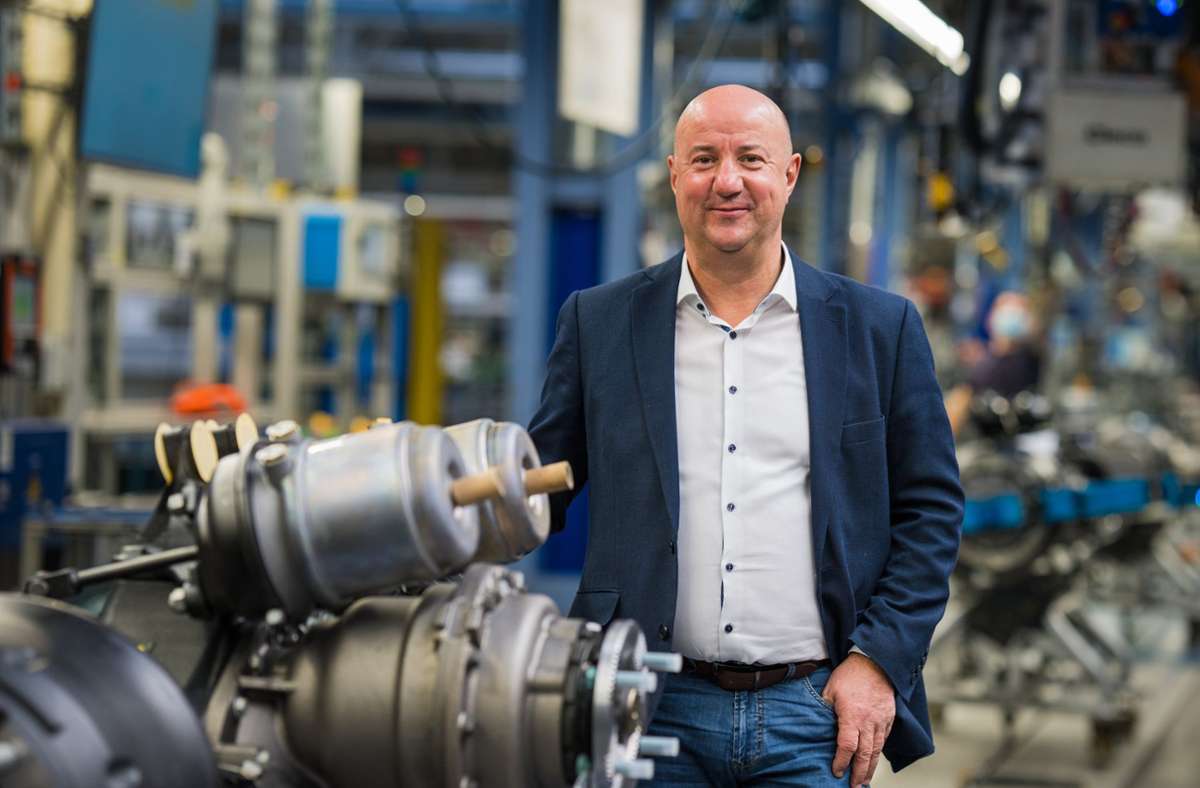 Der alte Daimler-Betriebsratschef ist der neue Chef der Arbeitnehmervertretung in der selbstständig gewordenen Nutzfahrzeugsparte. Foto: dpa/Benedikt Spether