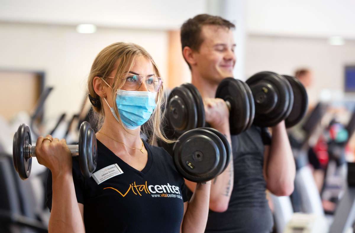 Tipps für gesunde Bewegung: So trainiert man richtig im Fitnessstudio