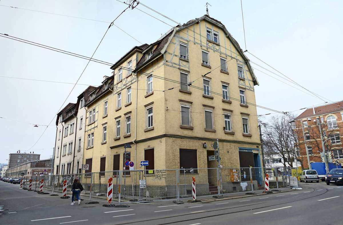 Daimlerstraße 100 in Bad Cannstatt: Gebäudekomplex ist abgesperrt