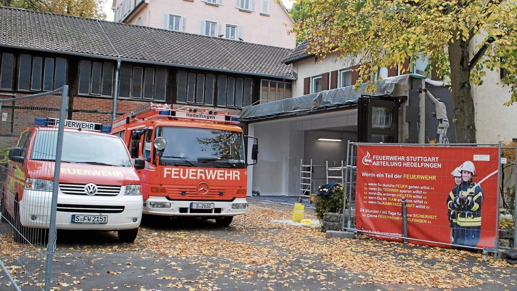 HEDELFINGEN: Probleme bei Erweiterung der Fahrzeughalle in Heumadener Straße: Feuerwehr bekommt die Tür nicht auf