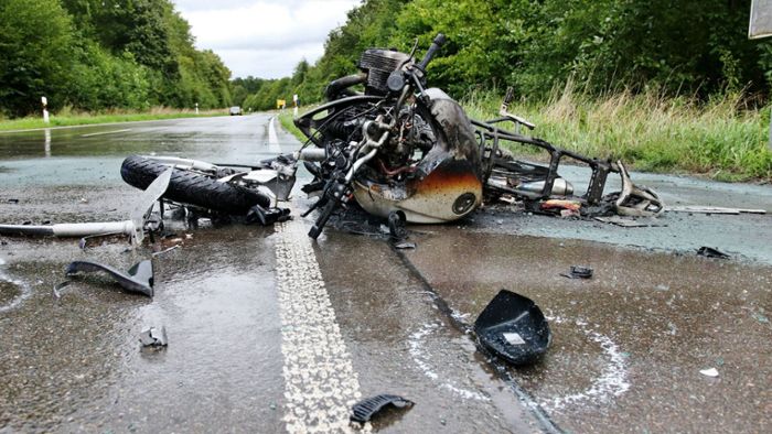 Motorradfahrer stirbt bei Kollision mit Auto