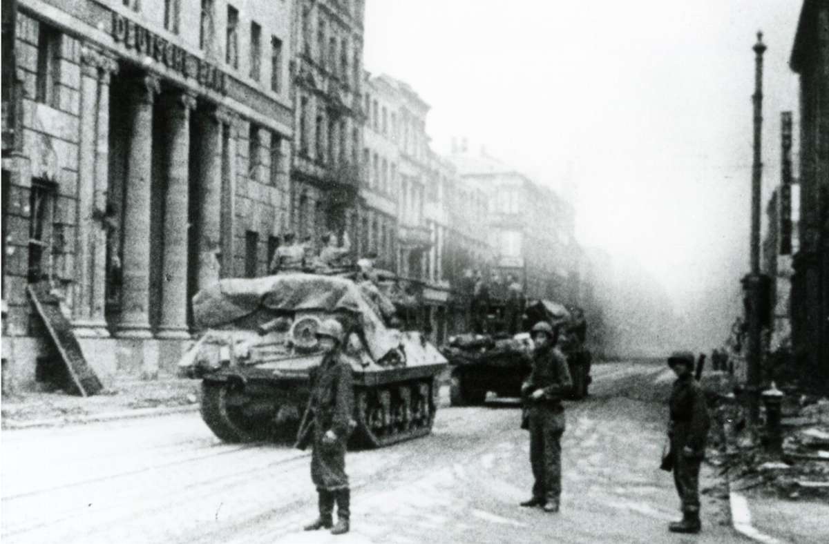 April 1945: Französische Soldaten in der Karlsruher  Kaiserstraße Foto: /Foto: Landesmedienzentrum