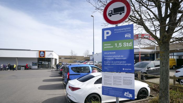 Zu langes Parken bei Supermärkten kann teuer werden